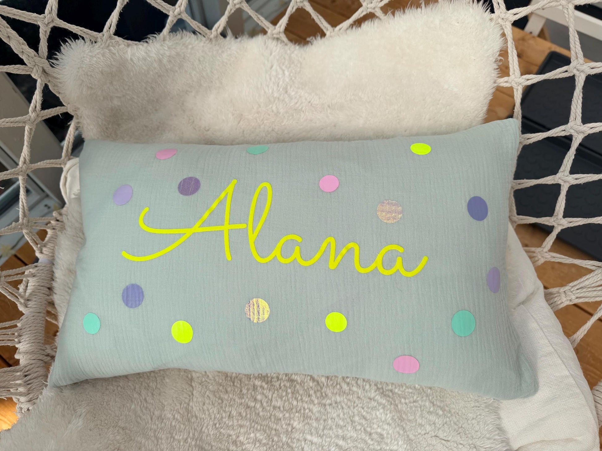 Musselinkissen mit Namen Kissenbezug Kissen Geburt Baby Kissenhülle Kissen personalisiert Nameskissen Kissen Musselin Konfetti, neon Dots