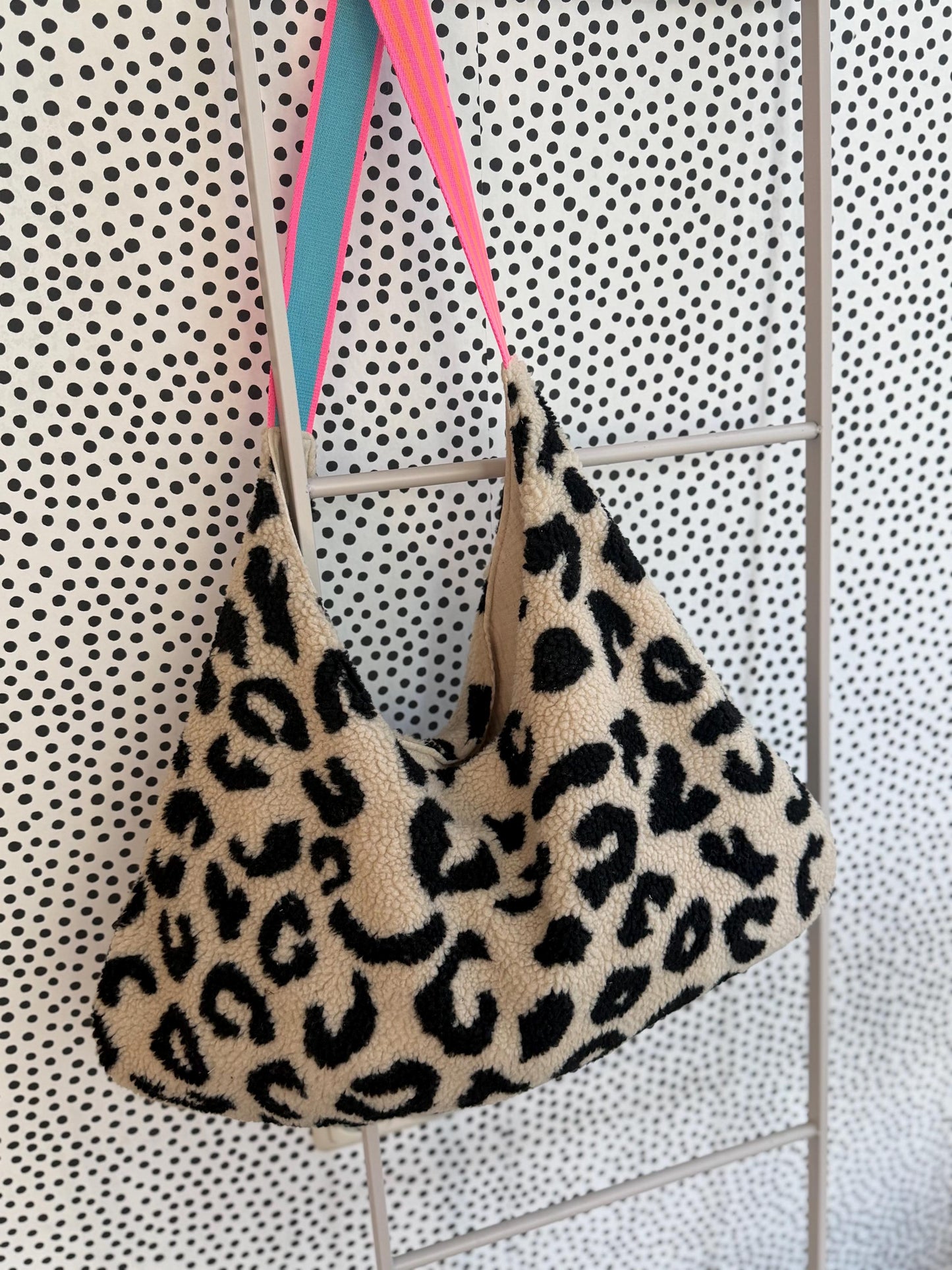 Tasche Leo Teddyfell, Tasche Leo, Tasche Leoprint, Tasche Musselin, Umhängetasche Teddy beige, Tasche Winter, Teddyplüsch Leo,Teddyfell, Bag