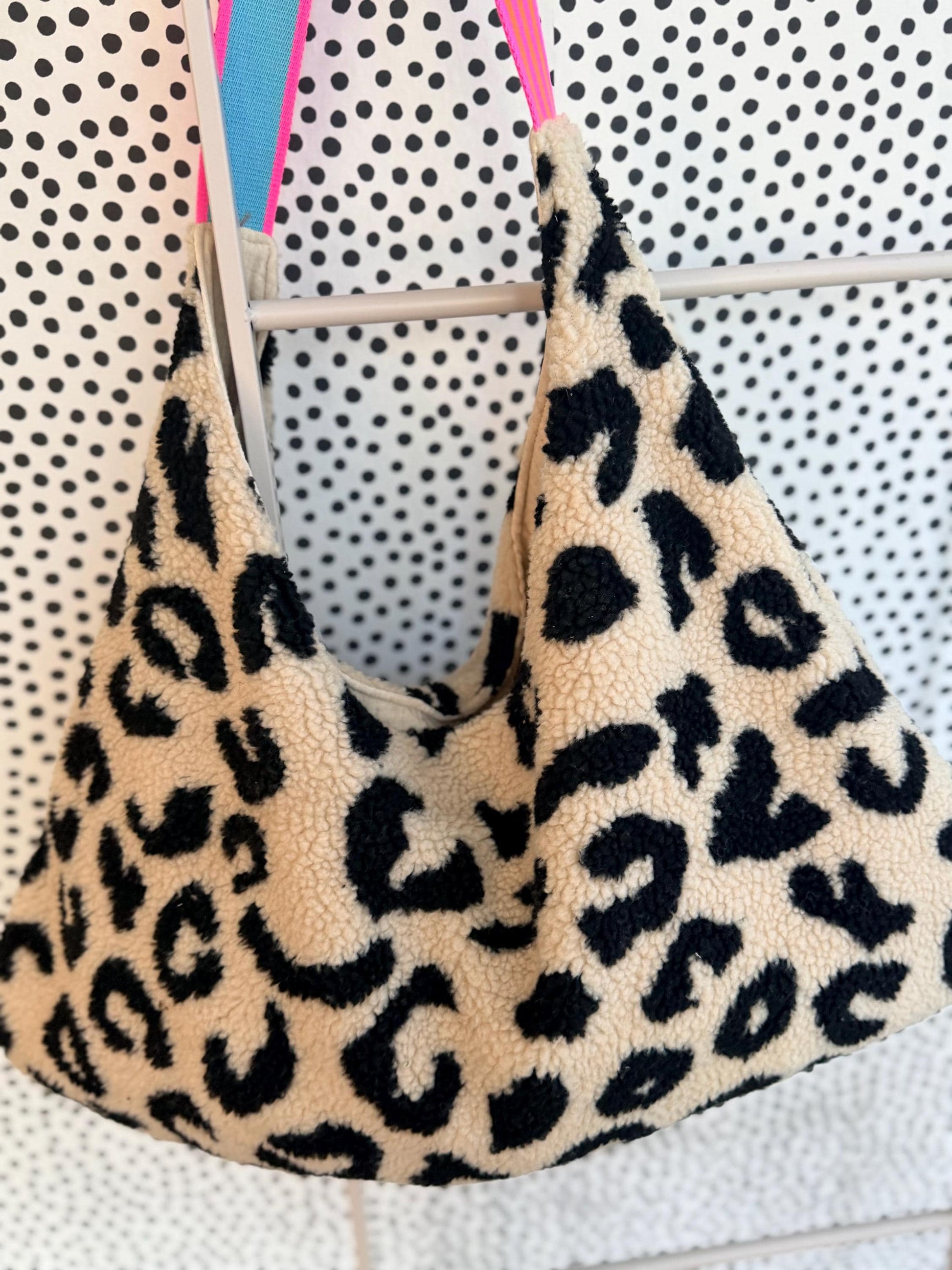 Tasche Leo Teddyfell, Tasche Leo, Tasche Leoprint, Tasche Musselin, Umhängetasche Teddy beige, Tasche Winter, Teddyplüsch Leo,Teddyfell, Bag