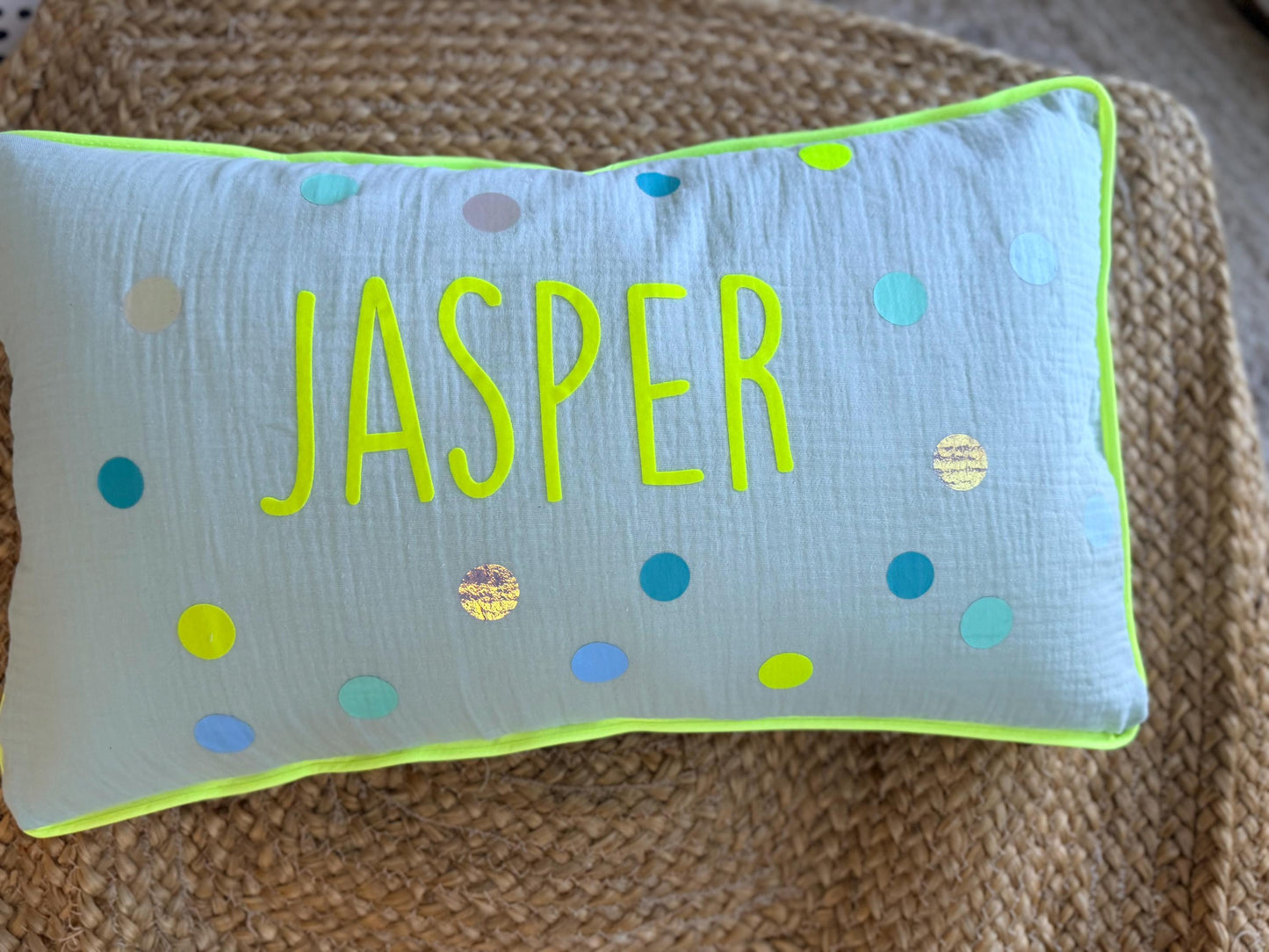 Musselinkissen mit Namen Kissenbezug Kissen Geburt Baby Kissenhülle Kissen personalisiert Nameskissen Kissen Musselin Konfetti, neon Dots