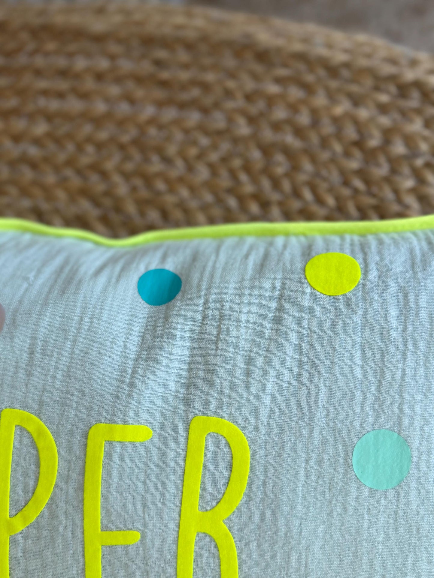 Musselinkissen mit Namen Kissenbezug Kissen Geburt Baby Kissenhülle Kissen personalisiert Nameskissen Kissen Musselin Konfetti, neon Dots