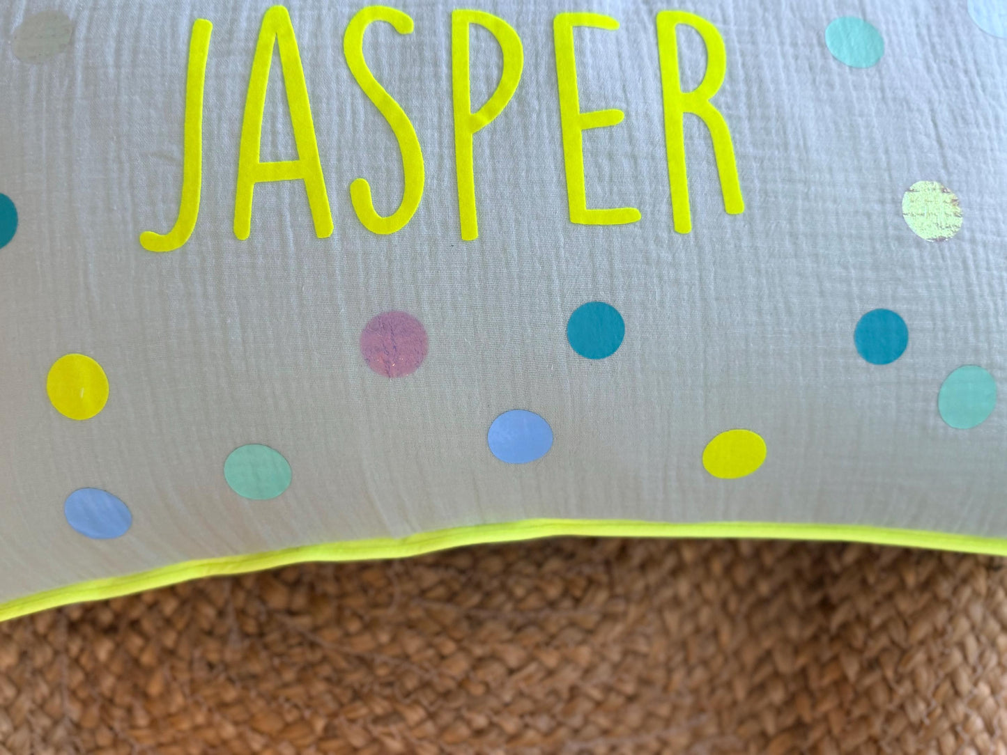 Musselinkissen mit Namen Kissenbezug Kissen Geburt Baby Kissenhülle Kissen personalisiert Nameskissen Kissen Musselin Konfetti, neon Dots
