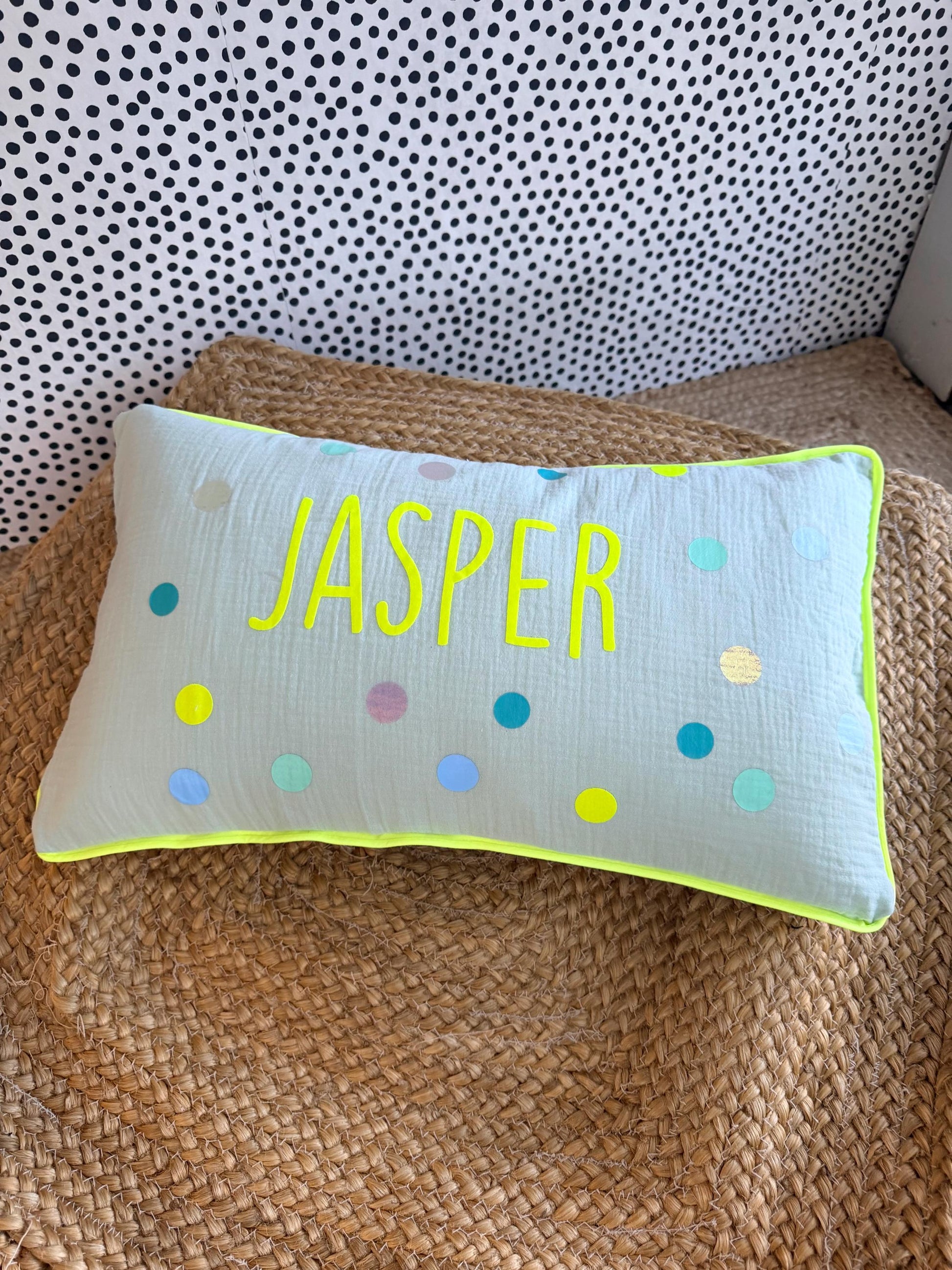 Musselinkissen mit Namen Kissenbezug Kissen Geburt Baby Kissenhülle Kissen personalisiert Nameskissen Kissen Musselin Konfetti, neon Dots