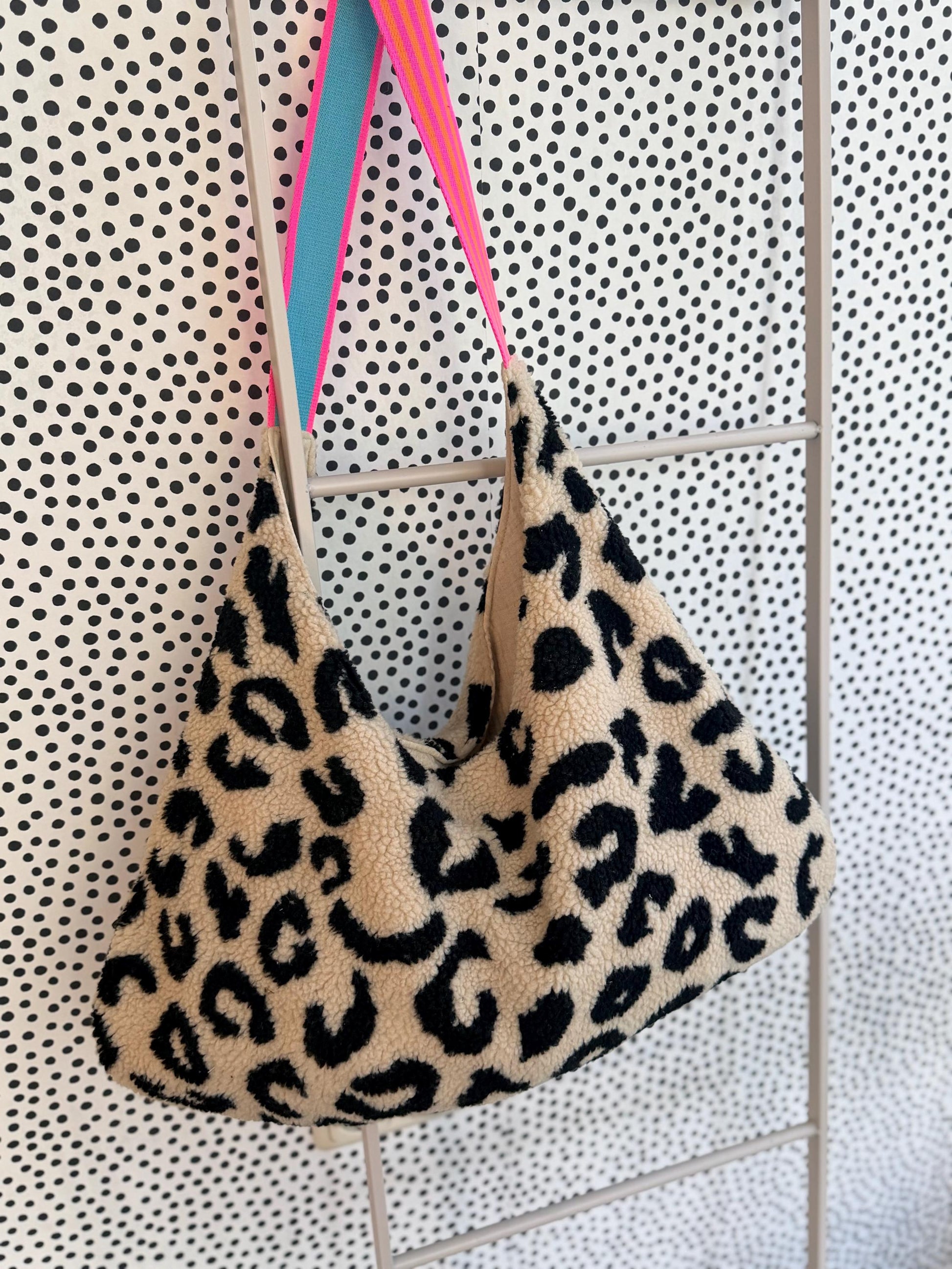 Tasche Leo Teddyfell, Tasche Leo, Tasche Leoprint, Tasche Musselin, Umhängetasche Teddy beige, Tasche Winter, Teddyplüsch Leo,Teddyfell, Bag