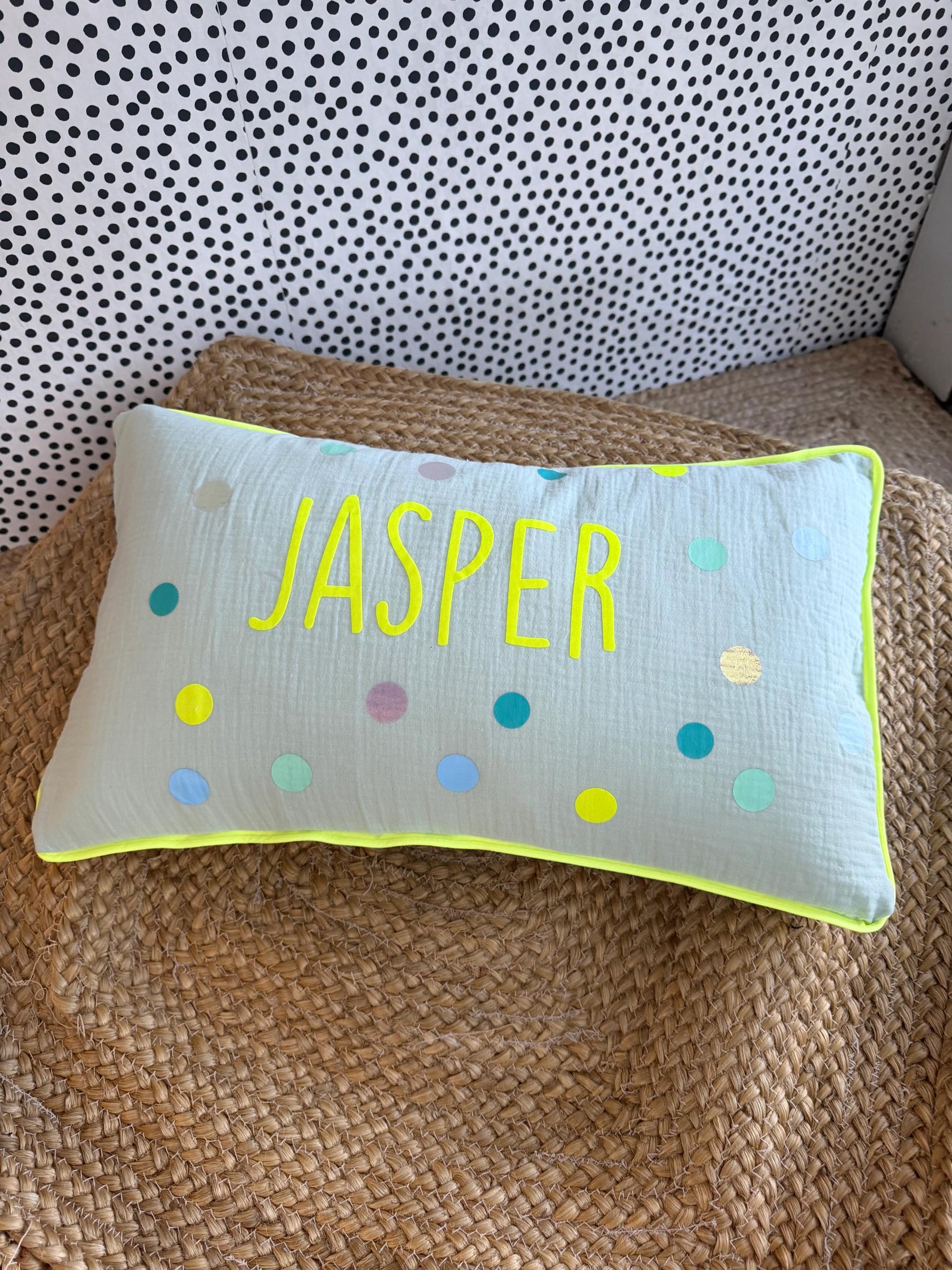 Musselinkissen mit Namen Kissenbezug Kissen Geburt Baby Kissenhülle Kissen personalisiert Nameskissen Kissen Musselin Konfetti, neon Dots