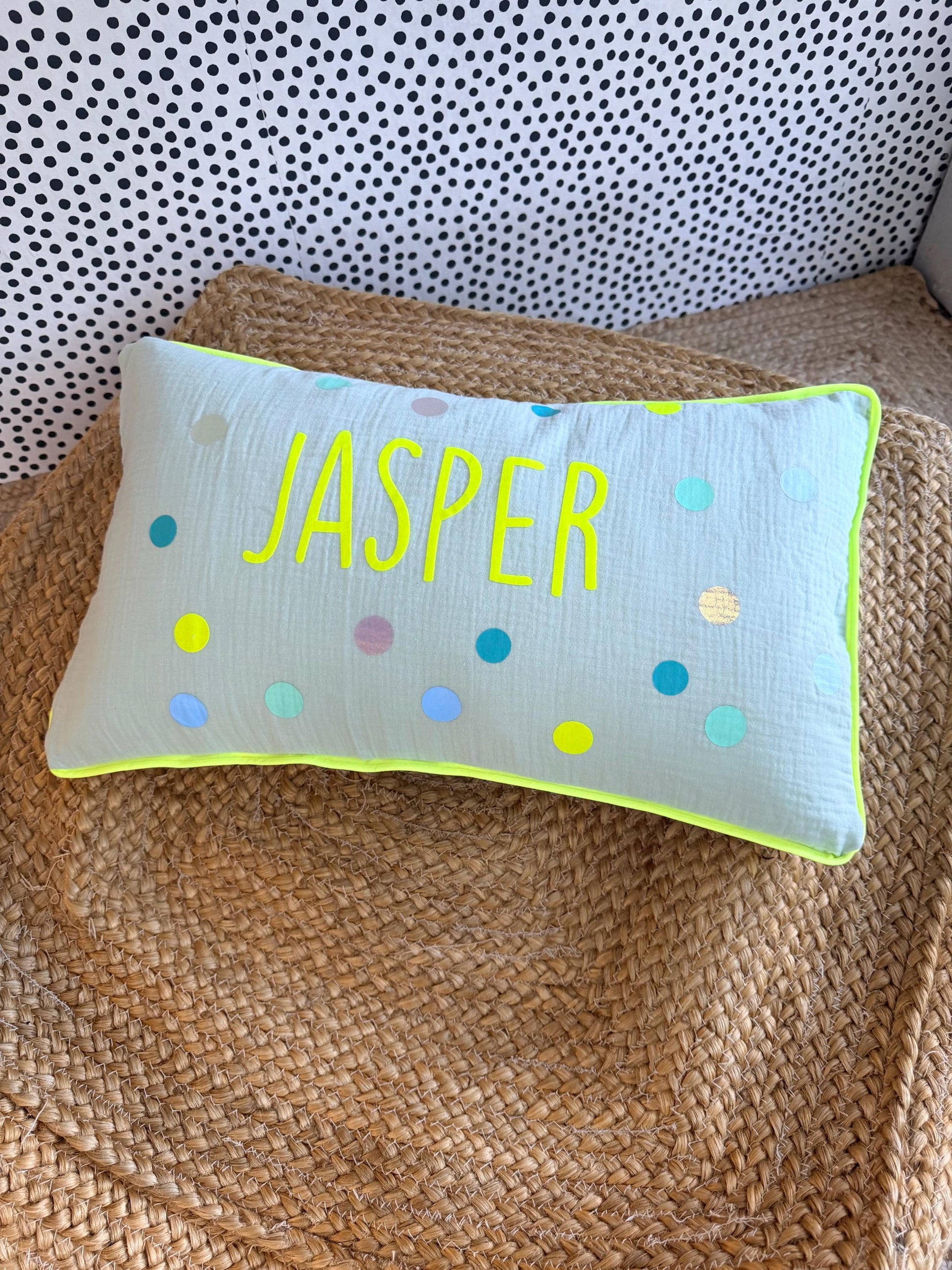 Musselinkissen mit Namen Kissenbezug Kissen Geburt Baby Kissenhülle Kissen personalisiert Nameskissen Kissen Musselin Konfetti, neon Dots
