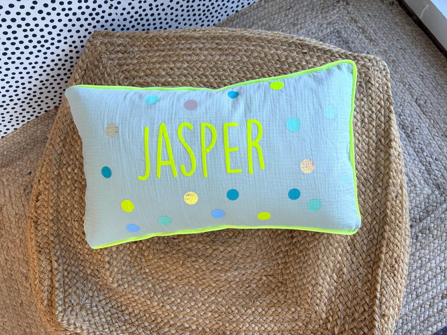 Musselinkissen mit Namen Kissenbezug Kissen Geburt Baby Kissenhülle Kissen personalisiert Nameskissen Kissen Musselin Konfetti, neon Dots