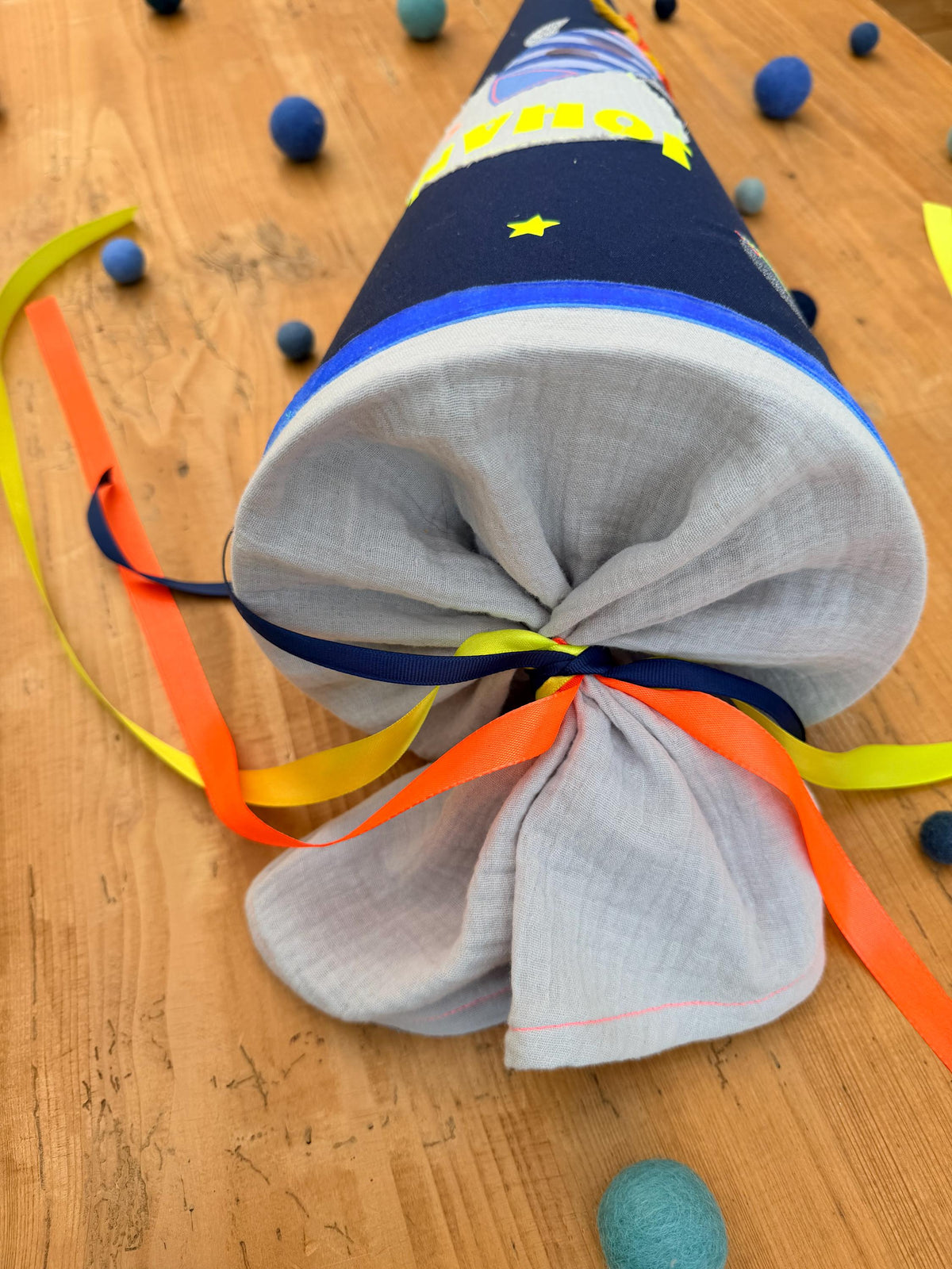 Schultüte Rakete Weltall, Musselin Schultüte mit Neonfarben, Zuckertüte für Jungen, Stoff Schultüte, Schultüte personalisiert Jungen