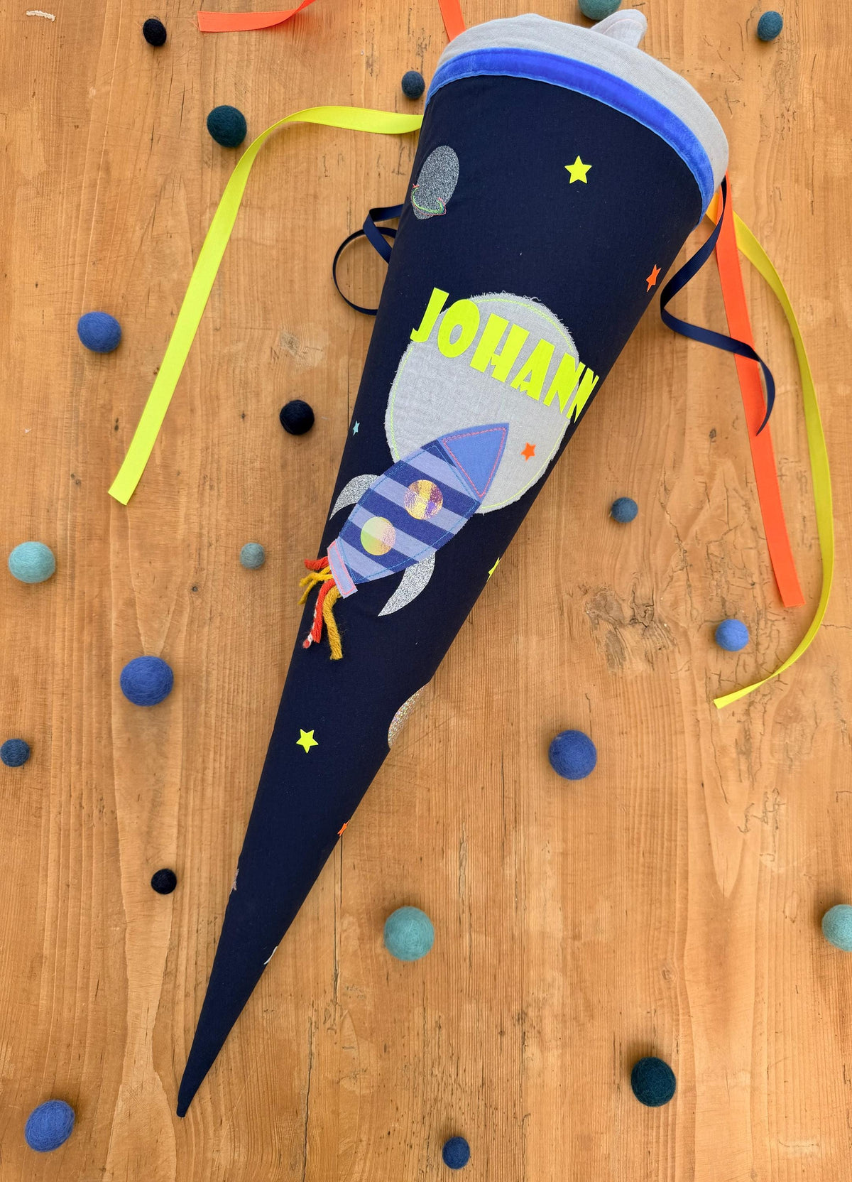 Schultüte Rakete Weltall, Musselin Schultüte mit Neonfarben, Zuckertüte für Jungen, Stoff Schultüte, Schultüte personalisiert Jungen