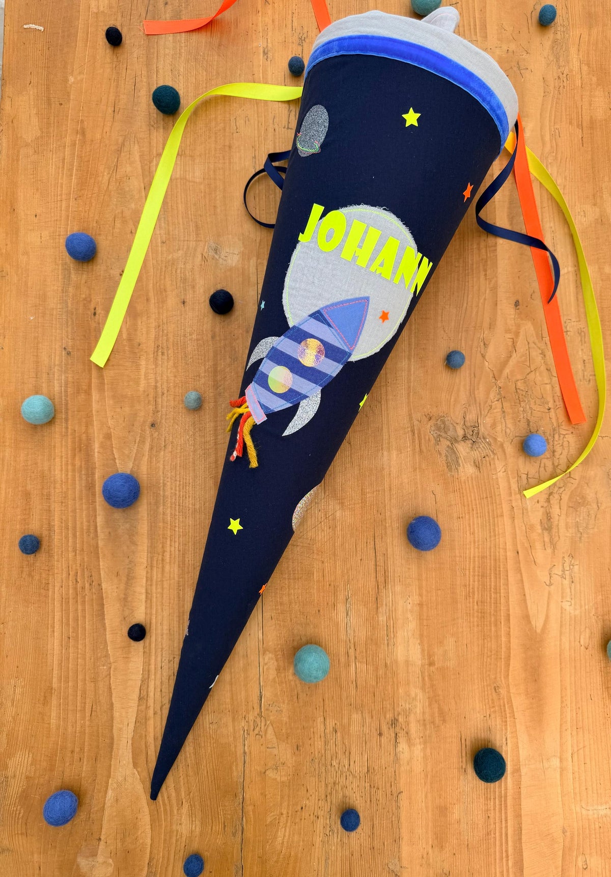 Schultüte Rakete Weltall, Musselin Schultüte mit Neonfarben, Zuckertüte für Jungen, Stoff Schultüte, Schultüte personalisiert Jungen