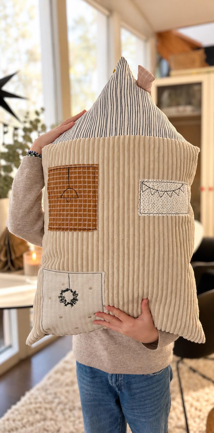 Haus Kissen personalisierbar | Kinderkissen aus Cord | Kissen Haus | Geschenk Geburt Geburtstag Weihnachten | Kinderzimmer beige