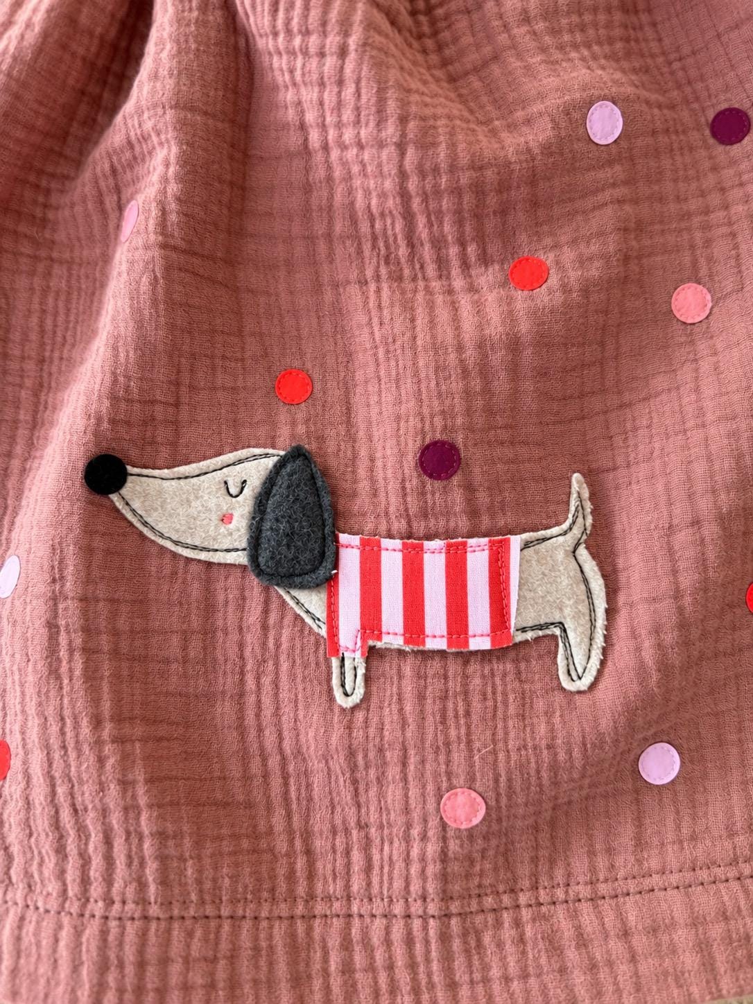 Musselin Rock Mädchen | Kinderrock Dackel | Rock Lehmrosa | Mädchenrock mit Konfetti | Geschenk Mädchen
