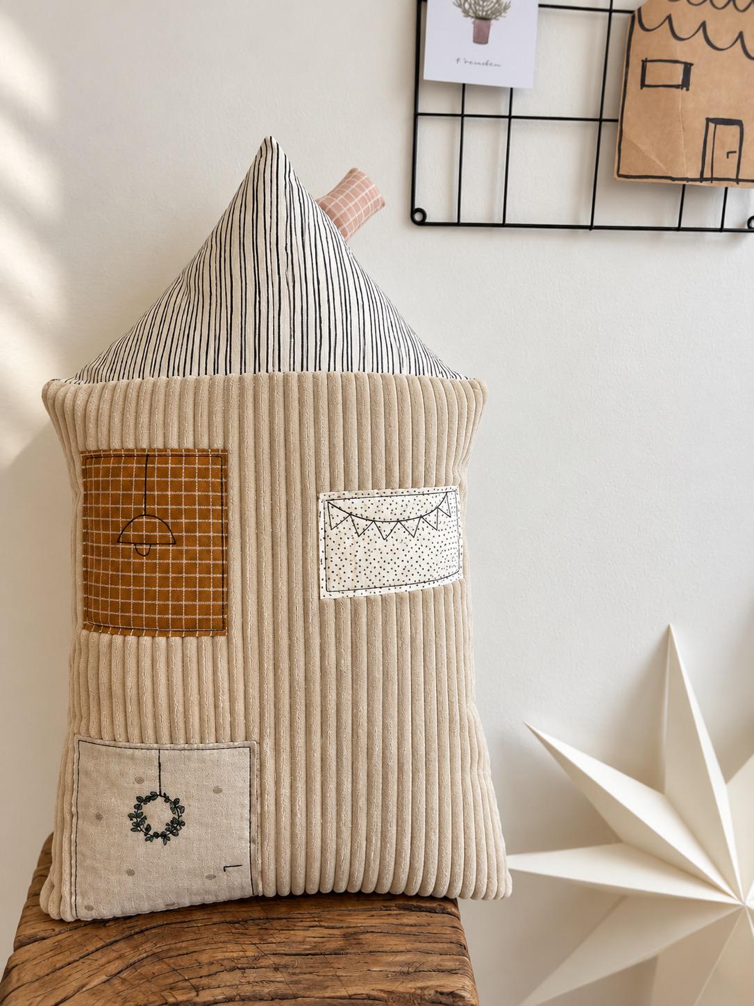 Haus Kissen personalisierbar | Kinderkissen aus Cord | Kissen Haus | Geschenk Geburt Geburtstag Weihnachten | Kinderzimmer beige
