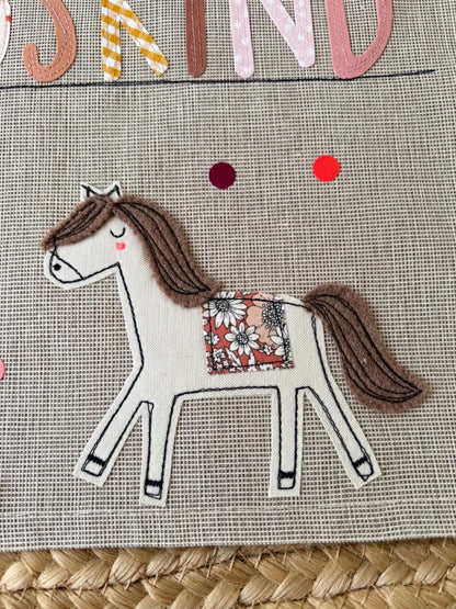Geburtstagstischset mit Pferd | Tischset Geburtstagskind | Platzset Kindergeburtstag | Stoff Tischset mit Wimpelgirlande | Geburtstagsdeko