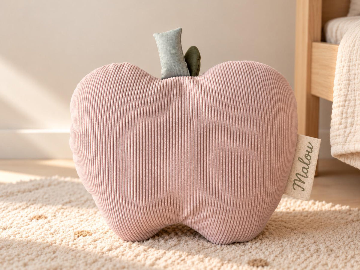 Apfelkissen mit Namen | Personalisiertes Kinderkissen aus Breitcord | Dekokissen Apfel | Geschenk zur Geburt | Kinderzimmer Deko