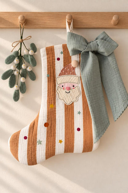 Nikolausstrumpf mit Weihnachtsmann | Weihnachtsstrumpf aus Musselin | Nikolausstiefel mit Schleife | Weihnachtsdeko | Geschenk zum Nikolaus