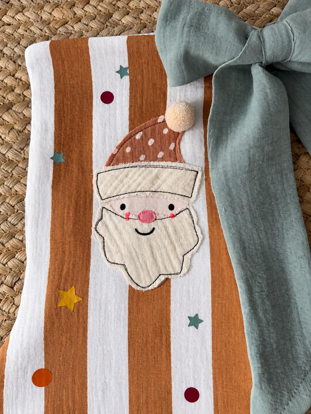 Nikolausstrumpf mit Weihnachtsmann | Weihnachtsstrumpf aus Musselin | Nikolausstiefel mit Schleife | Weihnachtsdeko | Geschenk zum Nikolaus