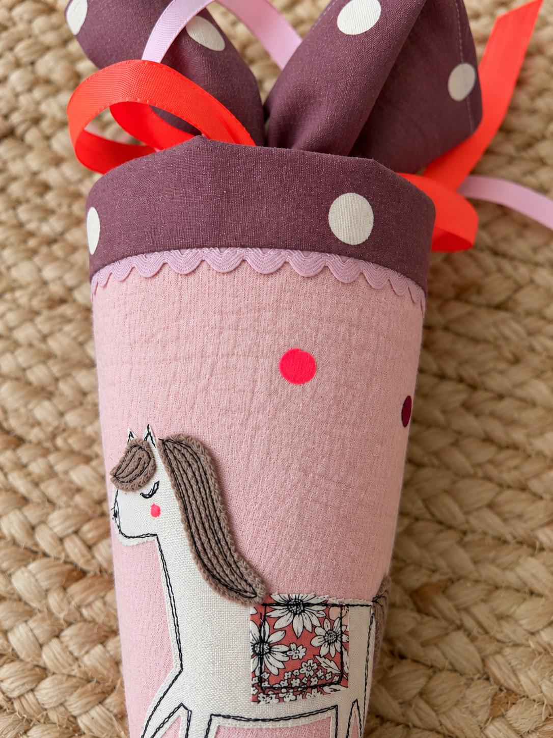 Kindergartentüte Pferd aus Musselin | Personalisierte Schultüte mit Namen | Kita Tüte für Mädchen | Zuckertüte zum Kindergartenstart