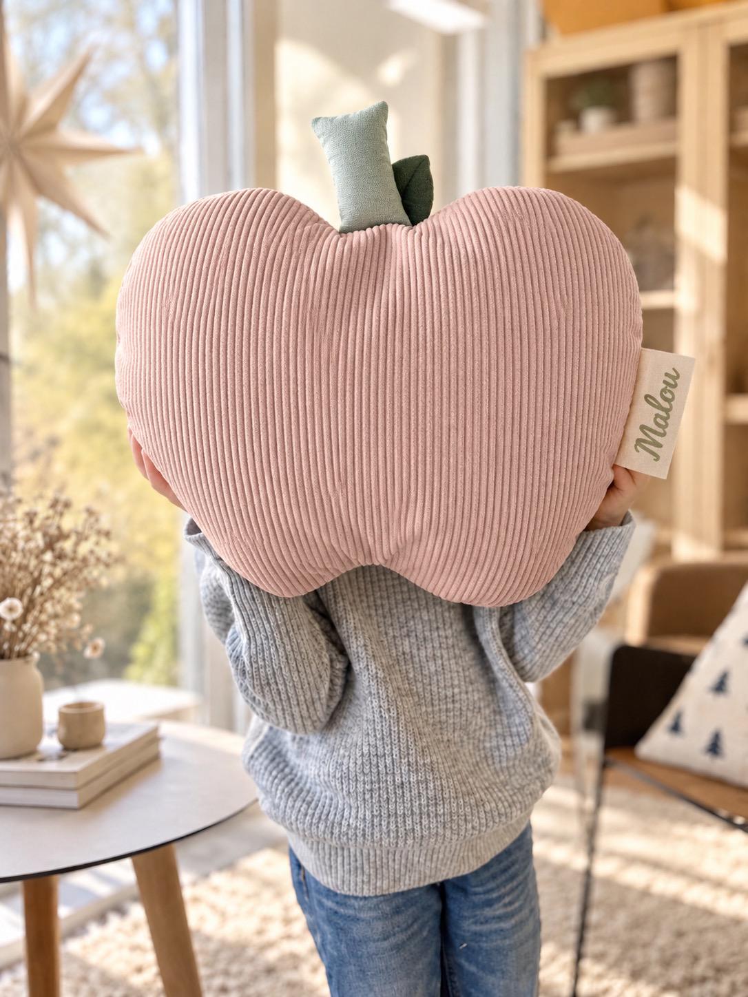 Apfelkissen mit Namen | Personalisiertes Kinderkissen aus Breitcord | Dekokissen Apfel | Geschenk zur Geburt | Kinderzimmer Deko