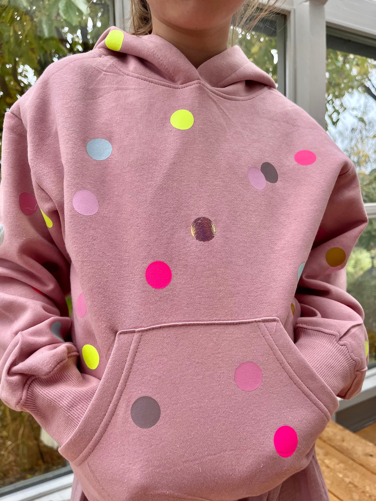 Einzelstück in Größe 134/140! Kapuzensweater Konfetti, Sweatshirt mit Konfetti, bunte Punkte, neon, Sweater Mädchen