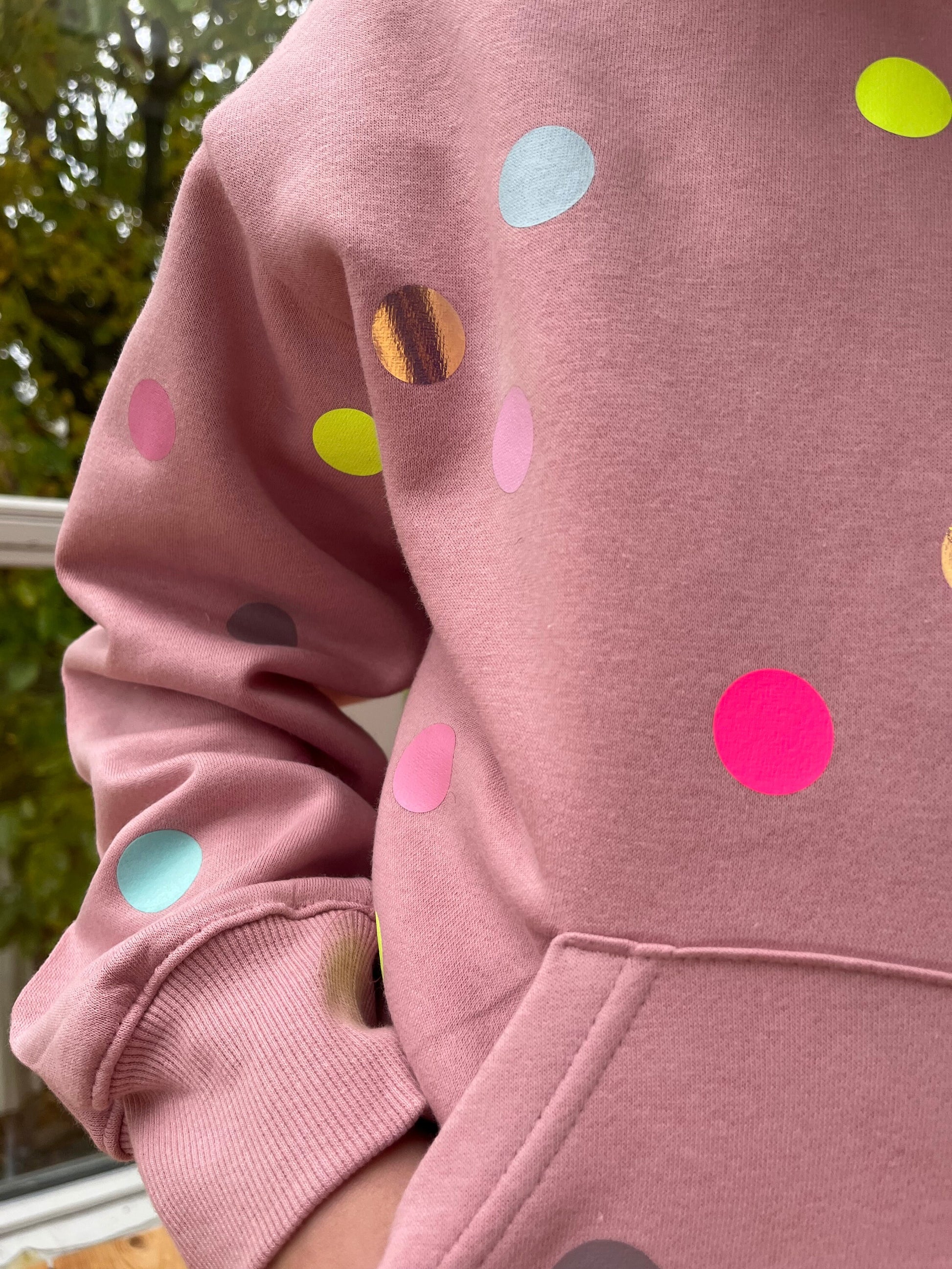 Einzelstück in Größe 134/140! Kapuzensweater Konfetti, Sweatshirt mit Konfetti, bunte Punkte, neon, Sweater Mädchen